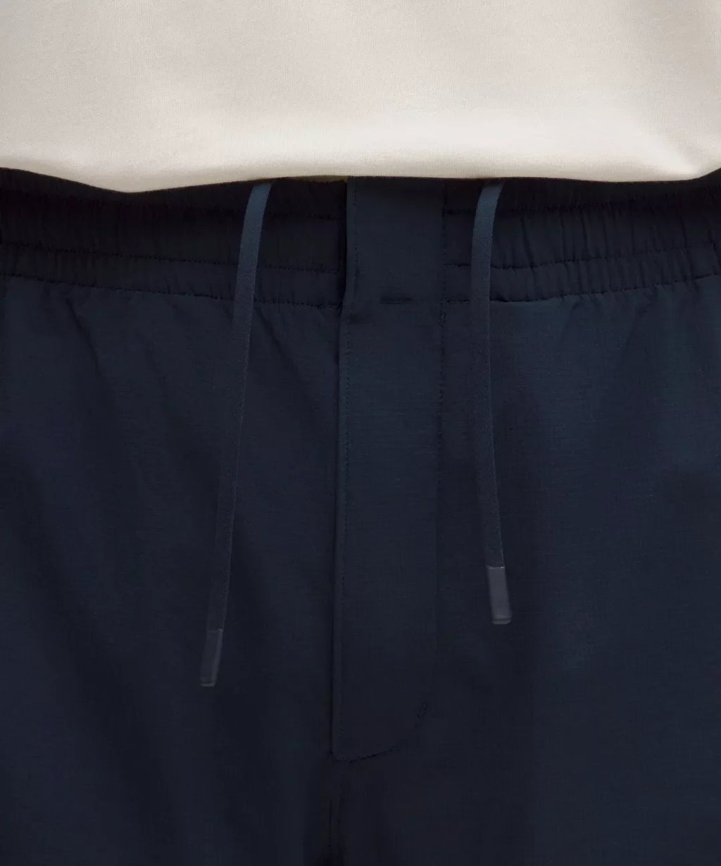 Zero Tucks Relaxed-Fit Short 8"