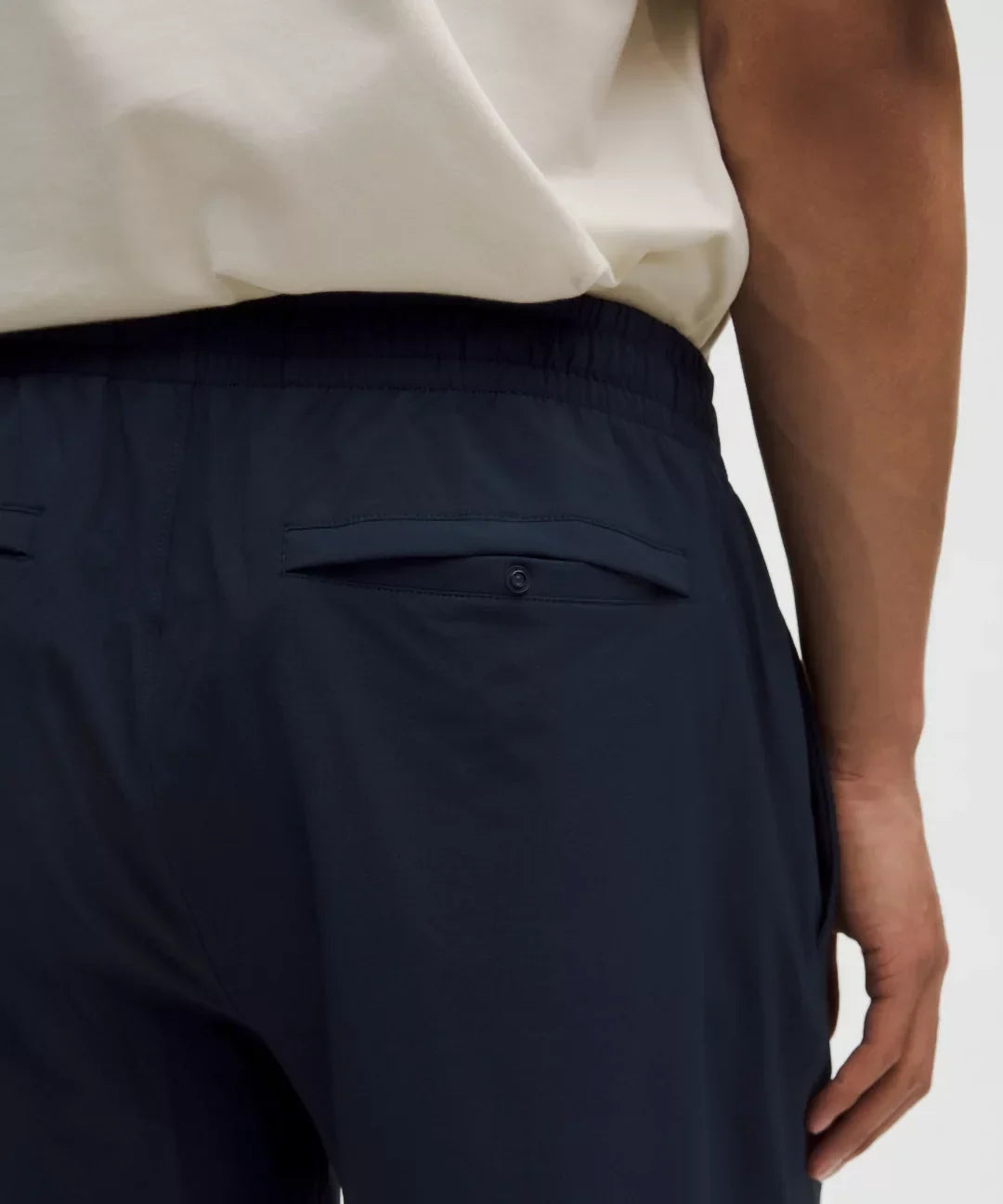 Zero Tucks Relaxed-Fit Short 8"