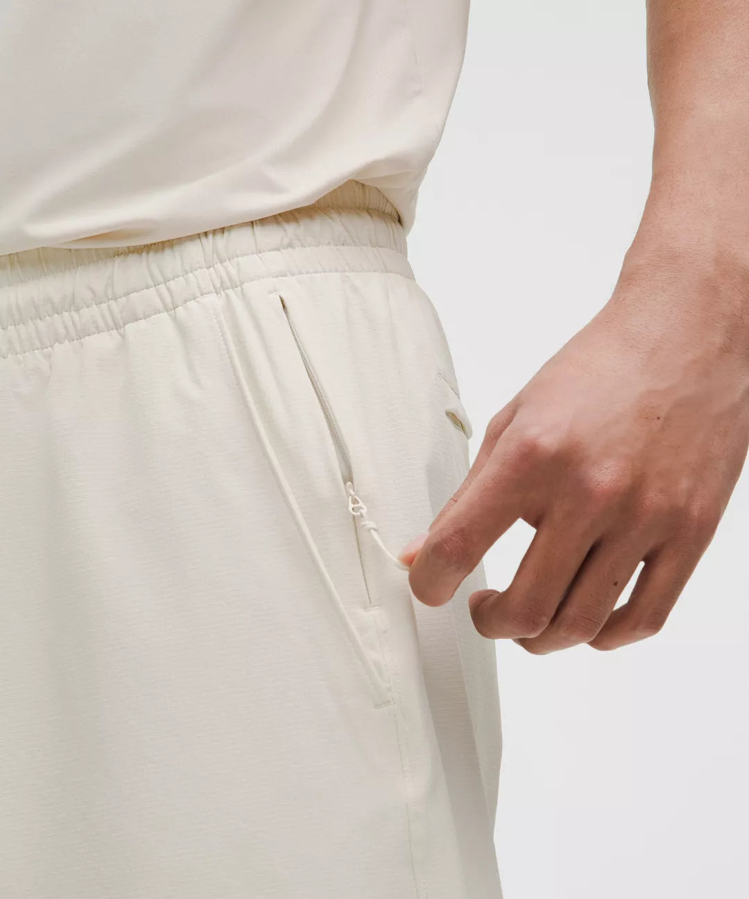 Zero Tucks Relaxed-Fit Short 8"