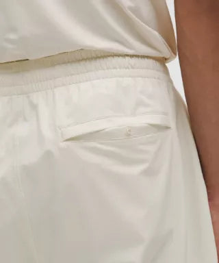 Zero Tucks Relaxed-Fit Short 8"