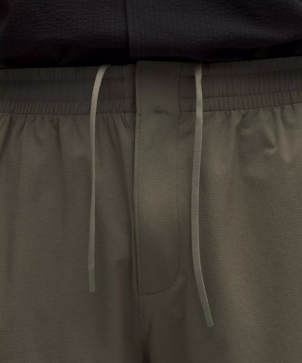 Zero Tucks Relaxed-Fit Short 8"