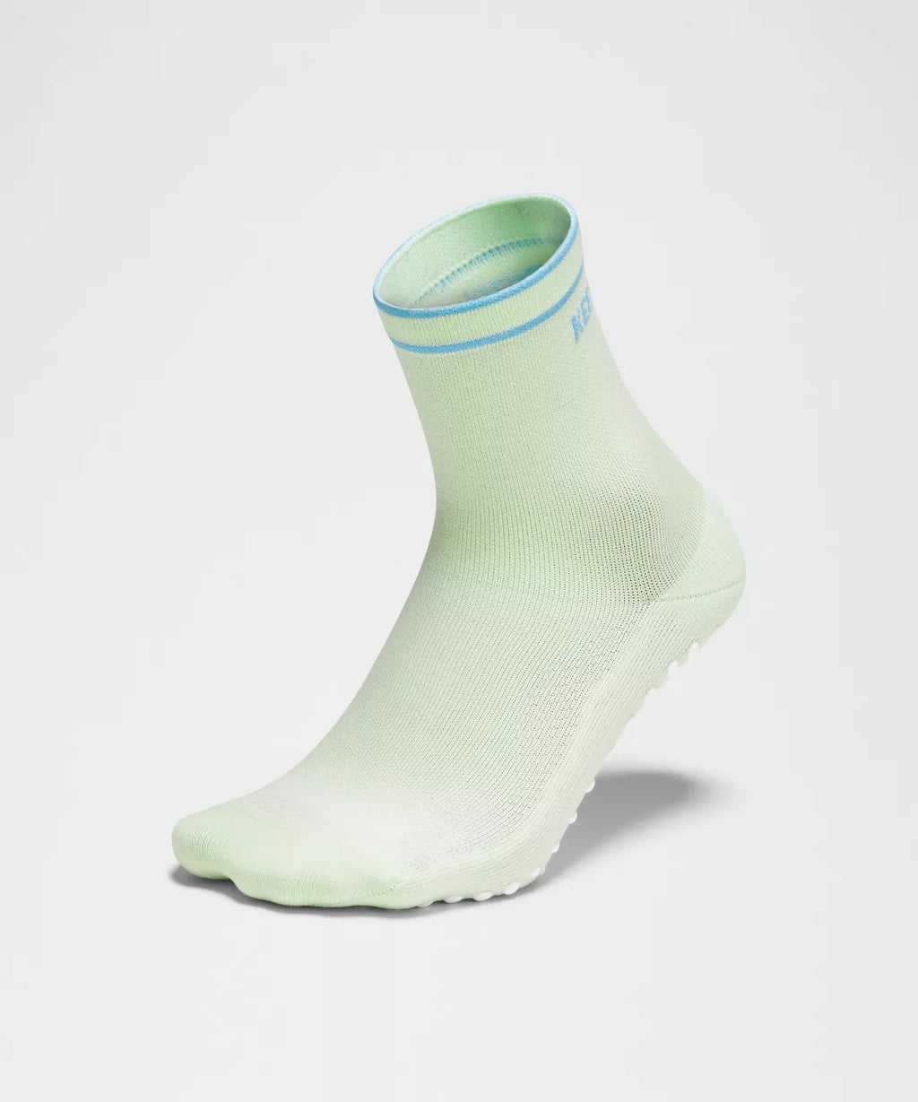 lululemon Unisex Find Your Balance Grip Quarter Socks